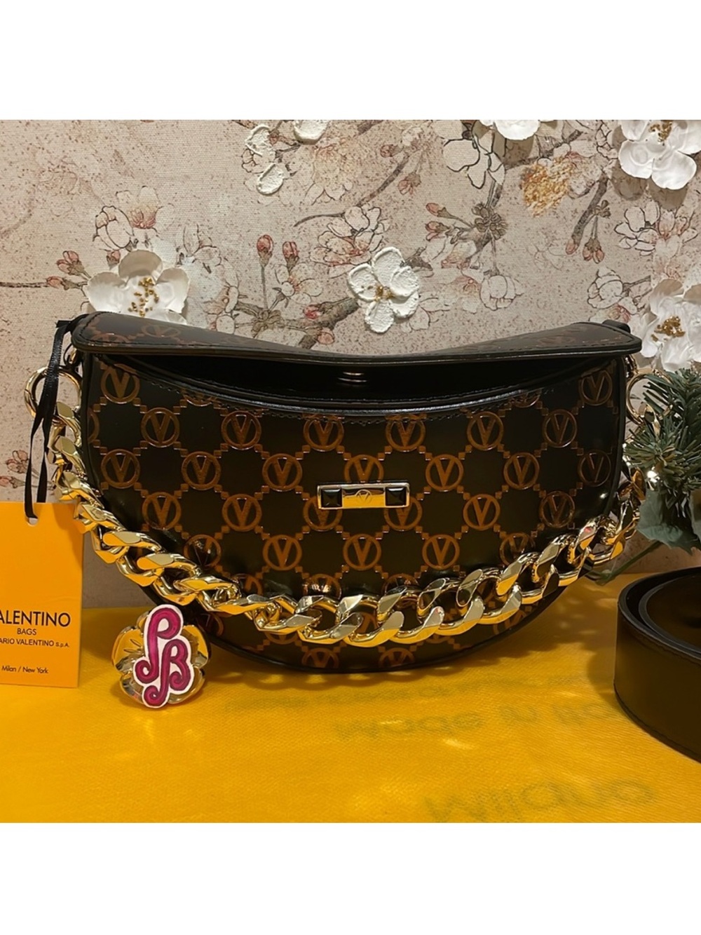 NEW✨Valentino Lunaire
Monogram Bag by Mario
Valentino